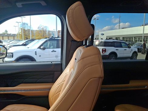 Certified 2024 Ford Expedition Platinum image 17