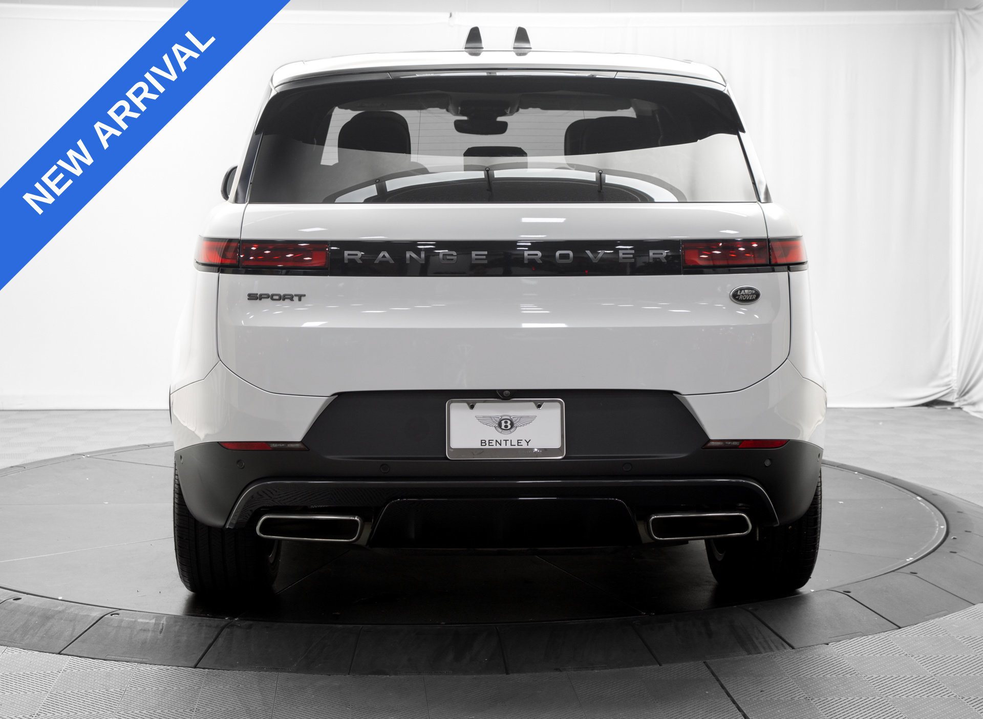 Used 2023 Land Rover Range Rover Sport SE AWD/4WD image 6