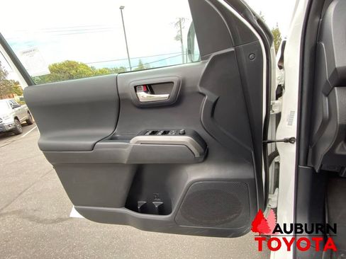 Used 2023 Toyota Tacoma TRD Off-Road w/ Technology Package AWD/4WD image 33