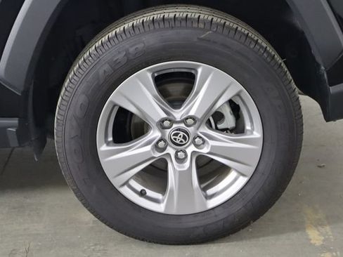 Used 2025 Toyota RAV4 XLE FWD image 37
