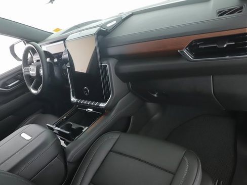 Used 2025 GMC Yukon Denali image 37