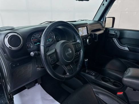 Used 2017 Jeep Wrangler Unlimited Rubicon AWD/4WD image 13