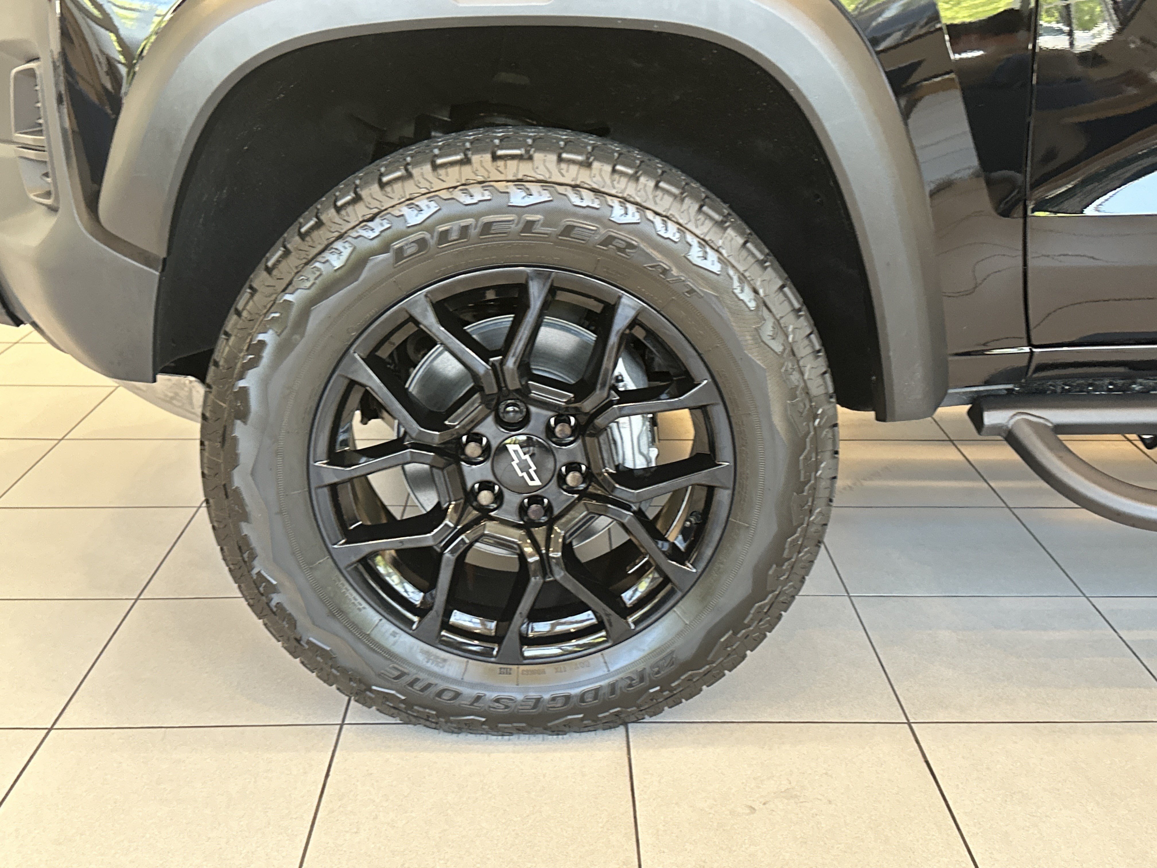 New 2026 Chevrolet Colorado Trail Boss w/ Off-Road Front Bumper Package AWD/4WD image 11