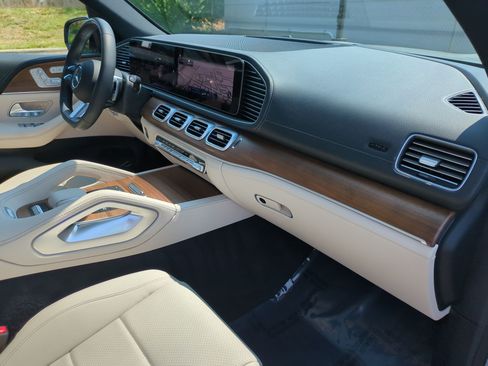 Certified 2024 Mercedes-Benz GLS 450 4MATIC image 38