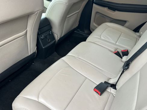 Used 2018 Ford Explorer XLT w/ Equipment Group 202A image 4