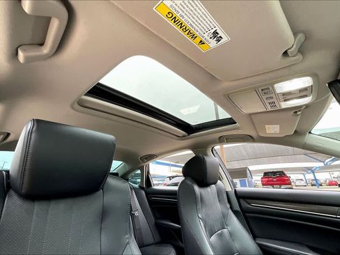 Used 2018 Honda Accord Touring image 13