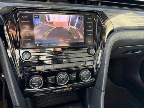 Used 2020 Volkswagen Passat 2.0T R-Line image 14