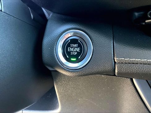 Used 2023 Buick Envision Essence image 31