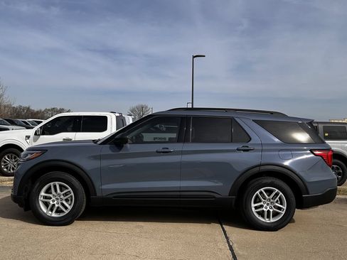 New 2026 Ford Explorer Active RWD image 3