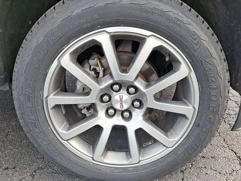 Used 2021 GMC Canyon Denali image 8