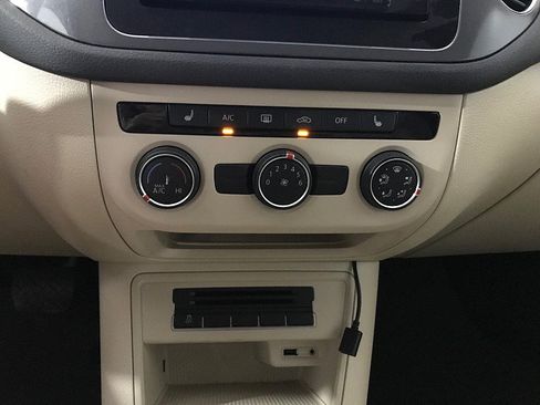 Used 2017 Volkswagen Tiguan S image 28