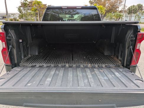 Used 2021 Chevrolet Silverado 1500 LT RWD image 12