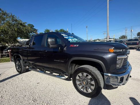 Used 2024 Chevrolet Silverado 2500 LT AWD/4WD image 2