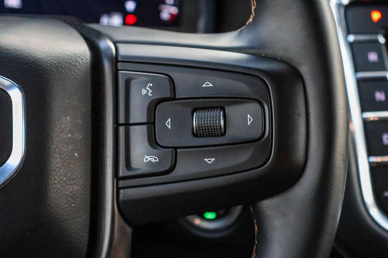Used 2024 GMC Yukon AT4 w/ AT4 Premium Plus Package AWD/4WD image 31