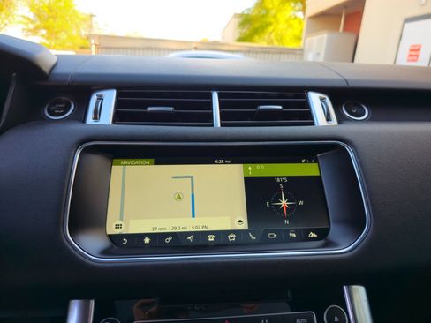 Used 2017 Land Rover Range Rover Sport HSE image 18