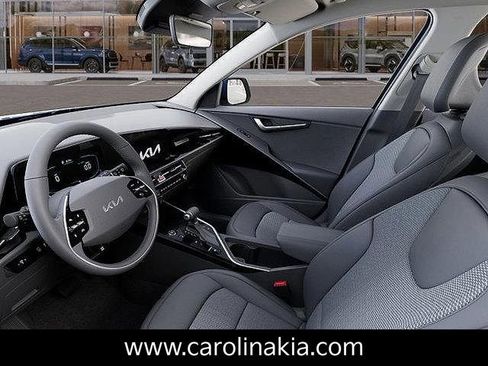 New 2025 Kia Niro EX image 17