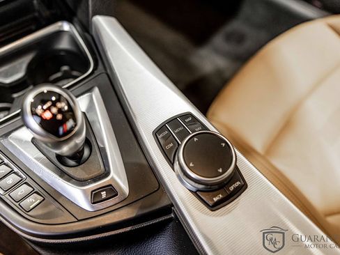 Used 2018 BMW M4 Coupe w/ Executive Package RWD image 33