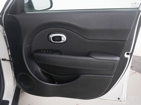 Used 2015 Kia Soul image 9