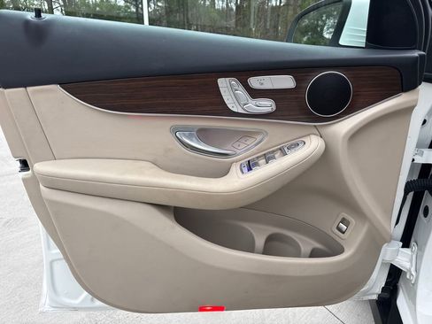 Used 2022 Mercedes-Benz GLC 300 4MATIC w/ Premium Package Lite image 14