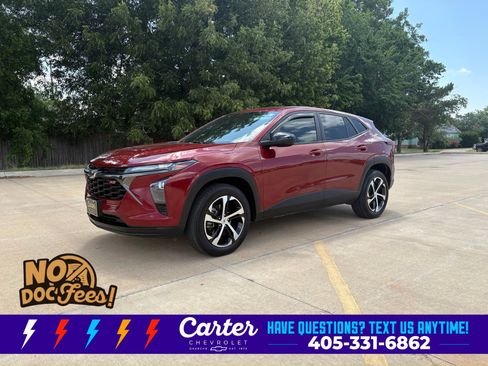 Used 2024 Chevrolet Trax RS w/ Sunroof Package FWD image 6