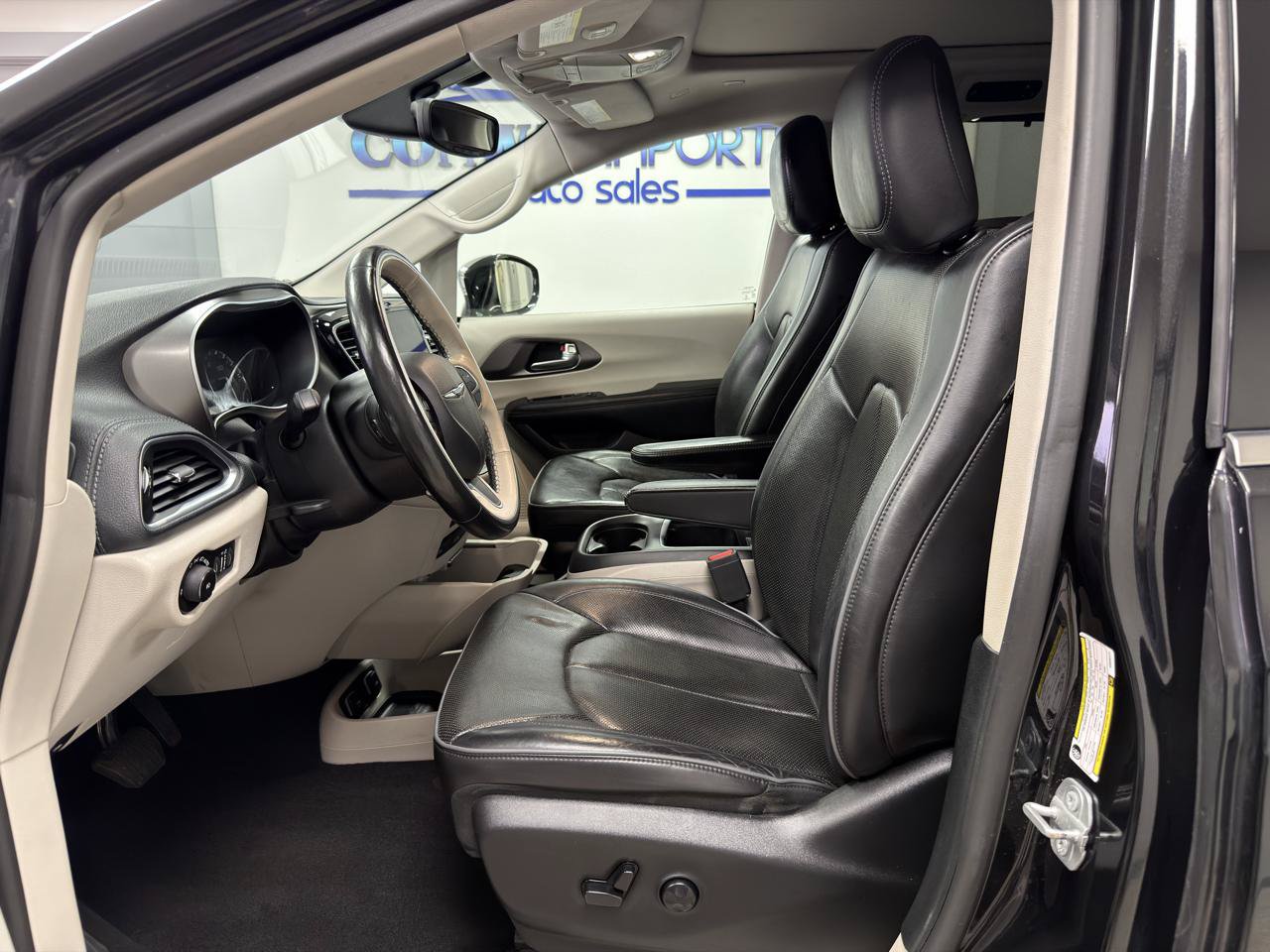 Used 2019 Chrysler Pacifica Limited FWD image 9