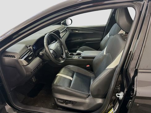 Used 2025 Toyota Camry SE FWD image 13