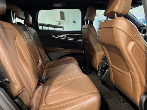 Used 2022 Lincoln Nautilus Reserve w/ Equipment Group 201A image 15