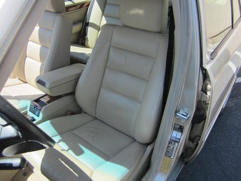 Used 1995 Mercedes-Benz E 320 Sedan image 28
