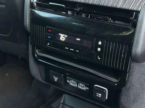 Used 2022 Jeep Wagoneer Series III w/ Flexible Seating Group RWD image 36