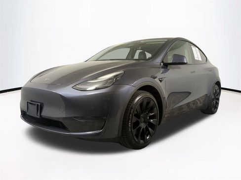 Used 2021 Tesla Model Y Long Range image 9