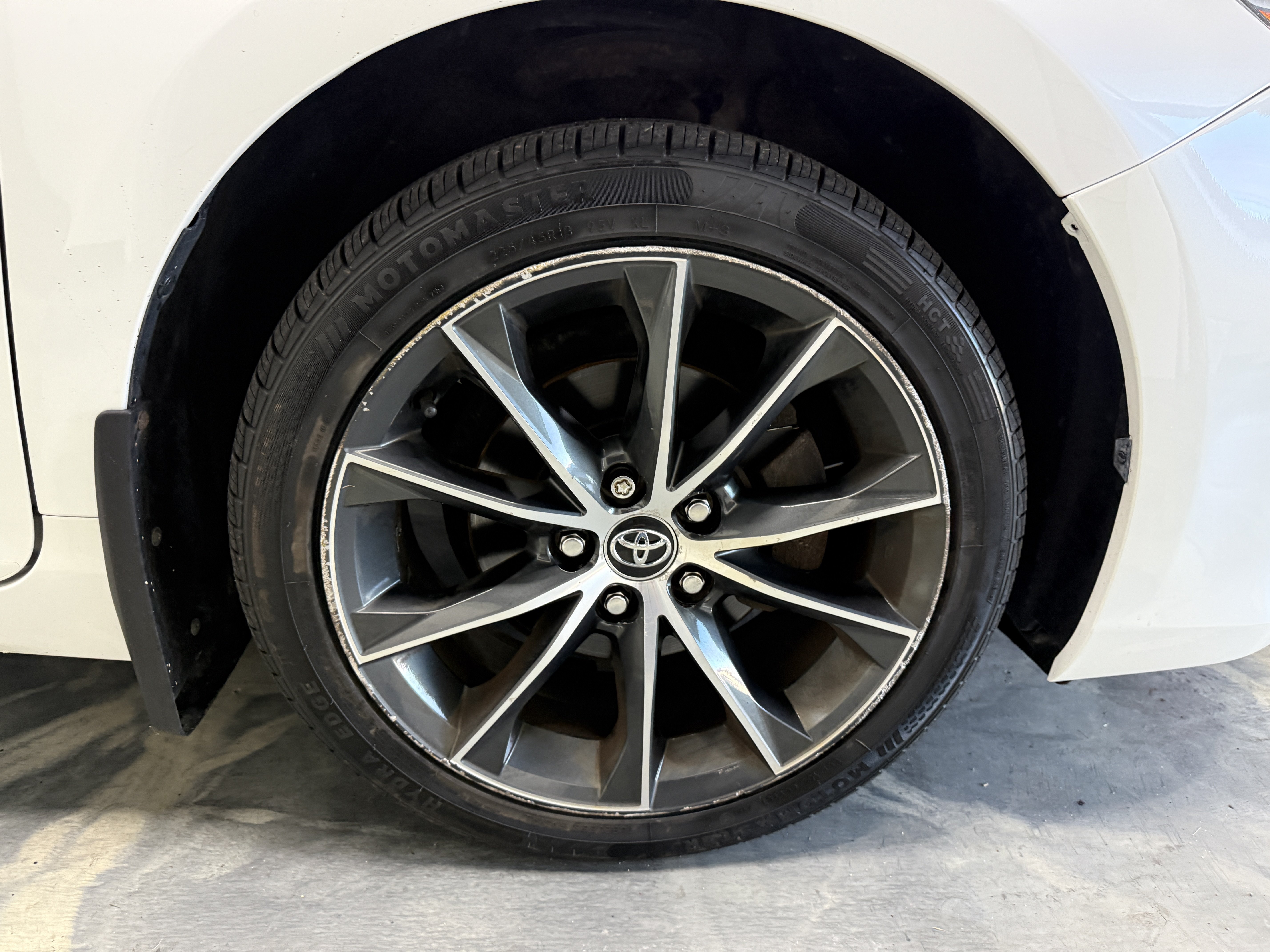Used 2017 Toyota Camry XSE FWD image 27