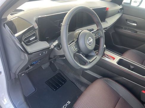 New 2025 Nissan Kicks SR image 17