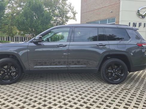 Used 2023 Jeep Grand Cherokee L Limited w/ Black Appearance Package AWD/4WD image 7