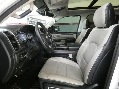 Used 2022 RAM 1500 Limited AWD/4WD image 11