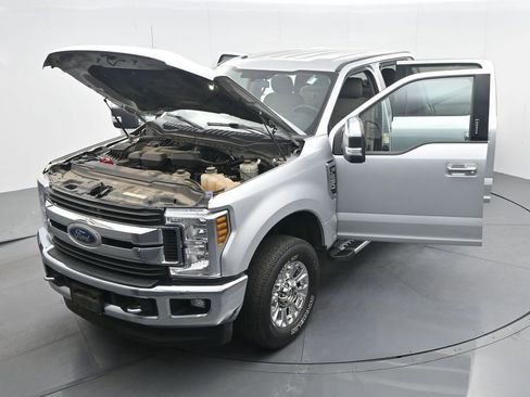 Used 2018 Ford F250 XLT w/ XLT Premium Package image 32