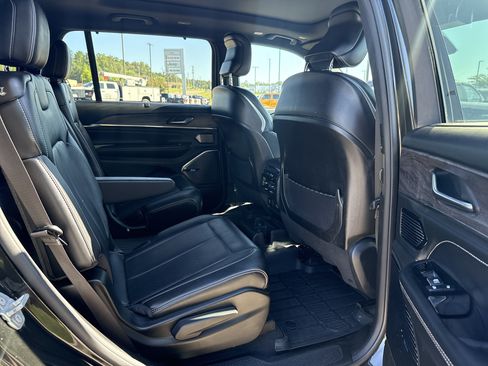 Used 2022 Jeep Grand Cherokee L Overland w/ Advanced Protech Group III AWD/4WD image 17