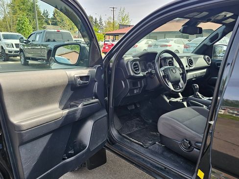 Used 2019 Toyota Tacoma TRD Off-Road w/ TRD Premium Off Road Package AWD/4WD image 27
