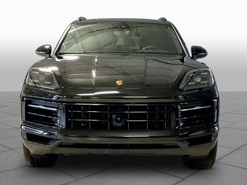 Used 2024 Porsche Cayenne image 3