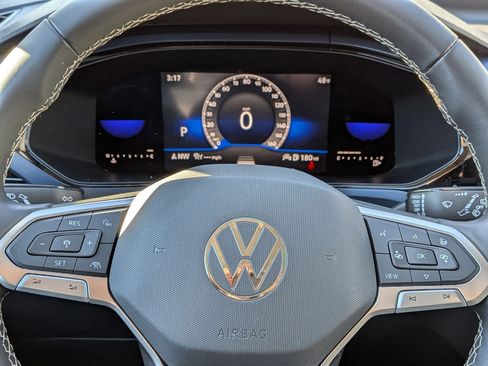 Used 2023 Volkswagen Taos SE w/ Black Wheel Package image 20