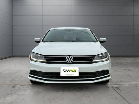 Used 2017 Volkswagen Jetta SE FWD image 2