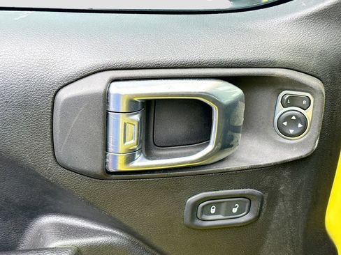 Used 2022 Jeep Wrangler Unlimited Rubicon 4xe w/ Safety Group AWD/4WD image 19