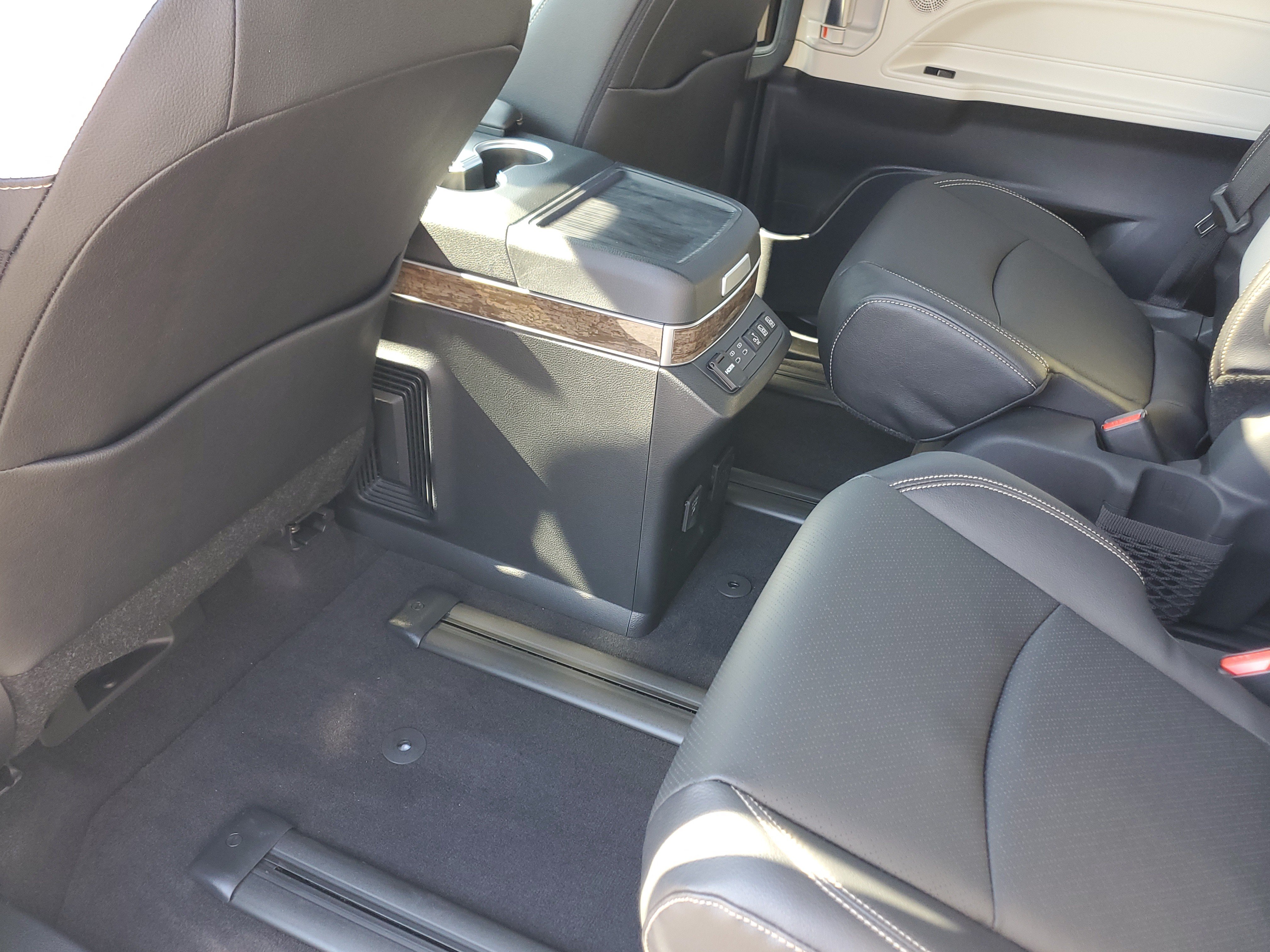 New 2026 Toyota Sienna Platinum AWD/4WD image 14