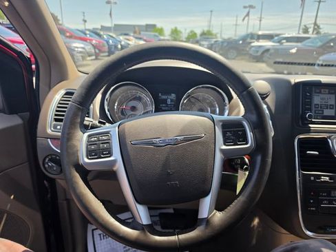 Used 2012 Chrysler Town & Country Touring-L w/ Entertainment Group #2 FWD image 22