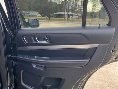 Used 2018 Ford Explorer XLT w/ Equipment Group 202A image 13