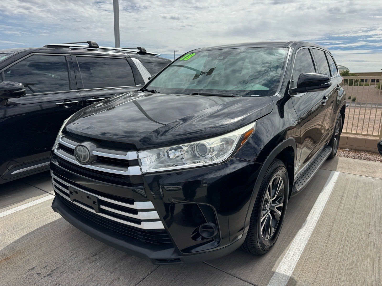Used 2018 Toyota Highlander LE FWD image 2