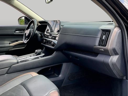 Used 2025 Nissan Pathfinder Platinum w/ Cargo Package FWD image 18