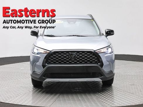 Used 2025 Toyota Corolla Cross LE FWD image 2