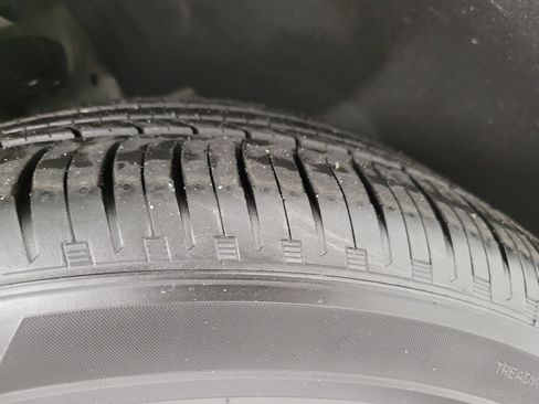 Used 2025 Buick Encore GX Preferred AWD/4WD image 5