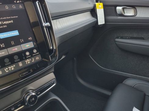 New 2026 Volvo XC40 B5 Plus w/ Climate Package image 24