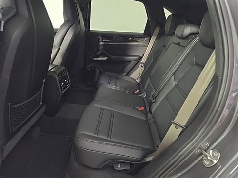 New 2025 Porsche Cayenne Turbo image 15